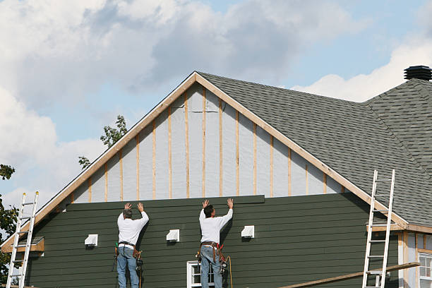 Professional Siding technician working in Ashburn, VA